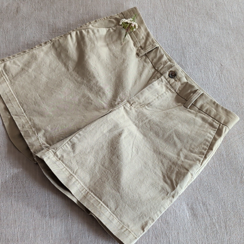 Banana Republic Women's Classic Mid-Rise Beige Shorts